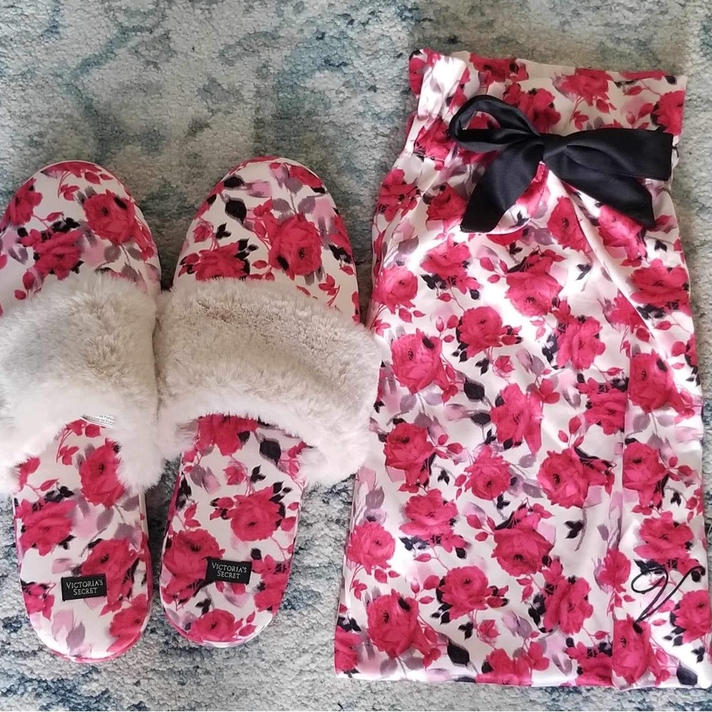 Victoria Secret House Shoes New without tags.